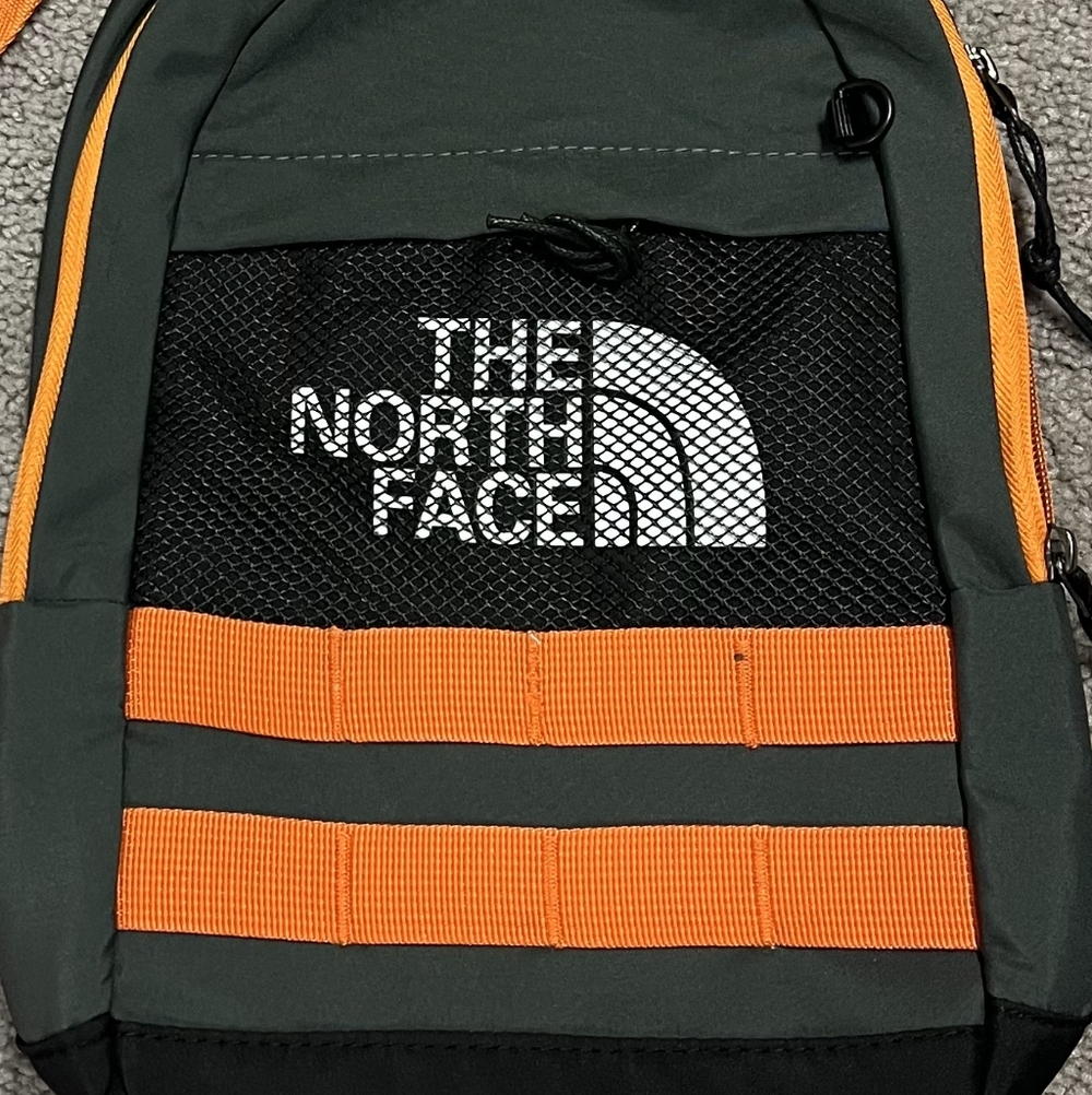 Northface Sling Bag Crossbody Shoulder Backpack Gray and Orange NWT Unisex - Picture 4 of 5